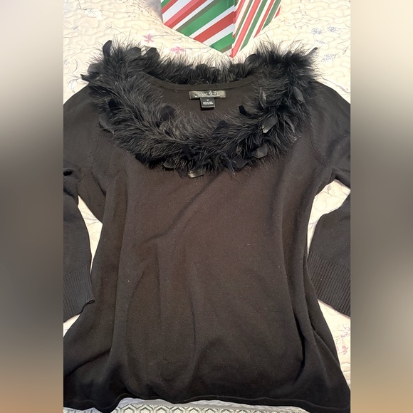 Party sweater w/ black feather collar making the perfect frame for your smile - Picture 1 of 7